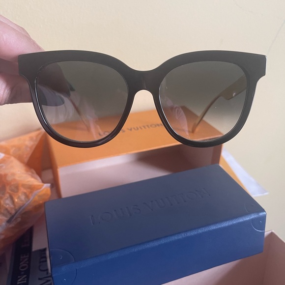 Louis Vuitton Sunglasses - Picture 2 of 4